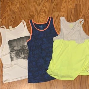 Bundle of 3 tank tops (XS)